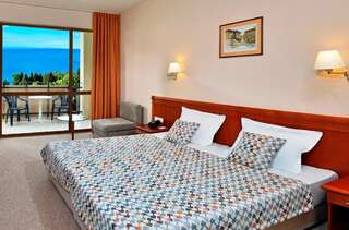 Курортные отели Sol Nessebar Mare Resort & Aquapark - All inclusive Несебр Двухместный номер с 1 кроватью и видом на море (для 1 взрослого и 2 детей)-2