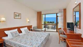 Курортные отели Sol Nessebar Mare Resort & Aquapark - All inclusive Несебр Двухместный номер с 1 кроватью и видом на море (для 3 взрослых)-3